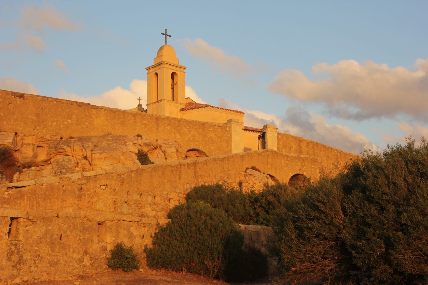 Kapelle Notre-Dame de la Serra im goldenen Abendlicht